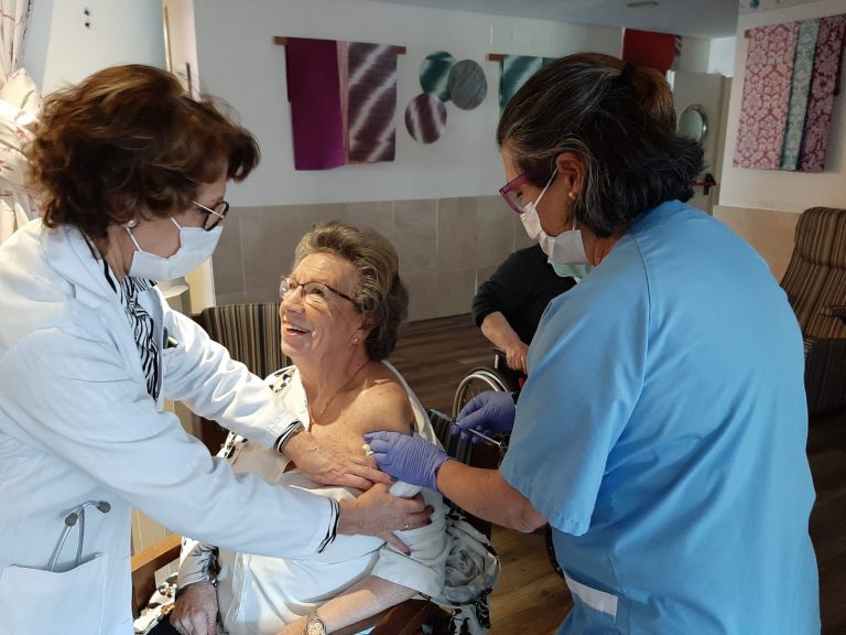La vacuna contra la Covid-19 llega a las residencias