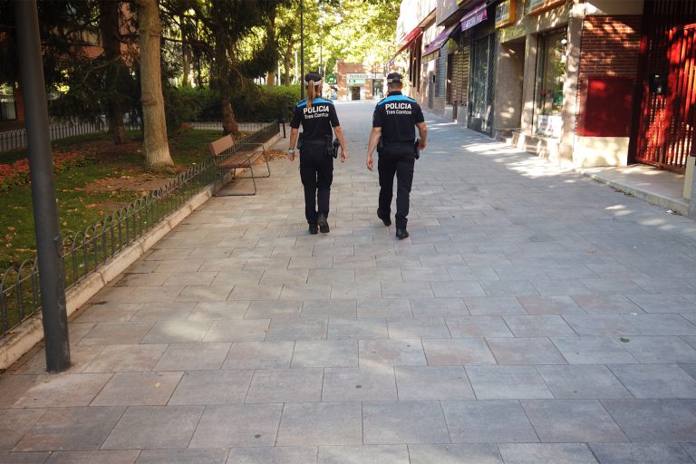 Las multas por no recoger los excrementos de los perros serán mayores por reincidencia