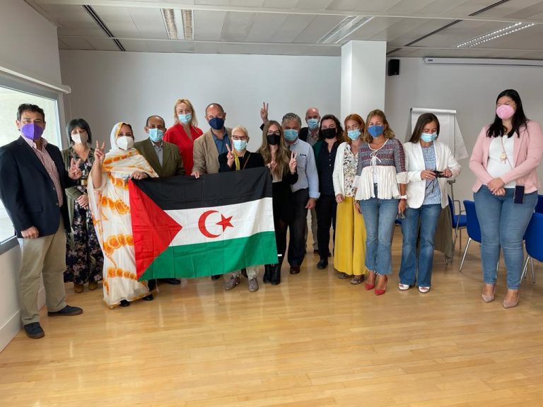 El Ayuntamiento firma una subvención de 23.000 euros para ayudar a la Asociación de Amigos del Pueblo Saharaui