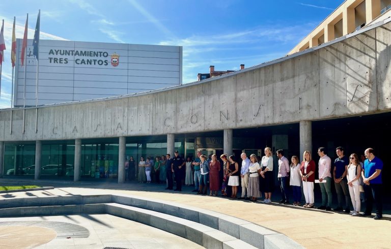 Minuto de silencio en Tres Cantos en solidaridad con las víctimas de la tragedia de Murcia