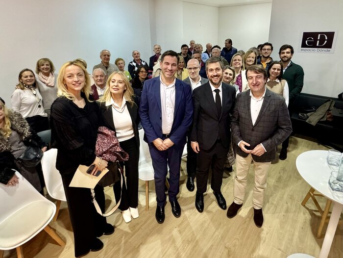 Miguel Ángel García Martín visita la sede del PP de Tres Cantos