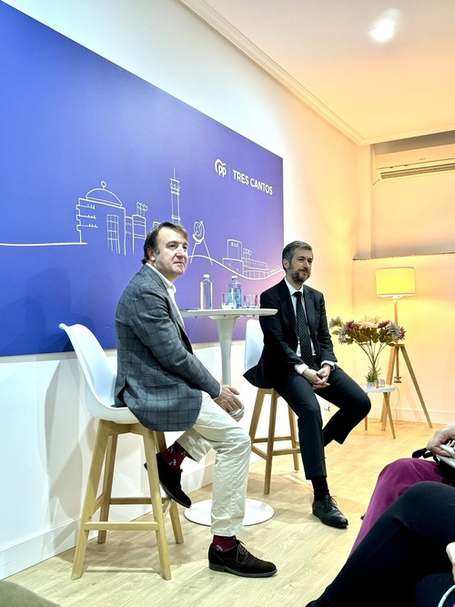 Miguel Ángel Martín visita la sede del PP de Tres Cantos