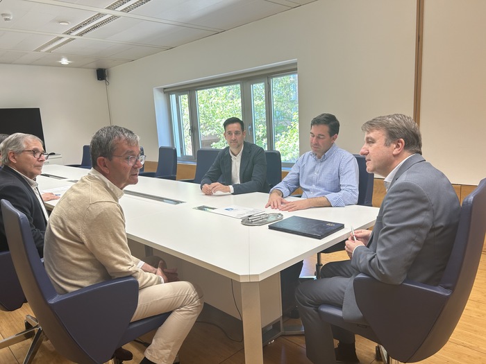 Jesús Moreno firma un convenio con el club de golf Tres Cantos