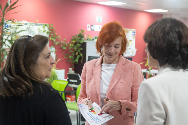 Una nueva guía de Servicios Sociales recoge los recursos municipales para los tricantinos