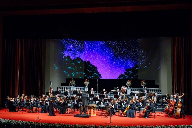 Tres Cantos despide el año con música en la calle y da la bienvenida a 2026 a ritmo de vals