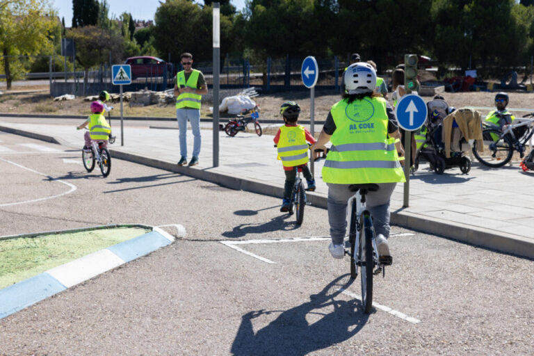 ‘Al cole en dos ruedas’ impulsa el uso de la bicicleta en los centros escolares